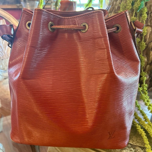 Louis Vuitton Noe Bucket Bag with LV dust bag with LV key bag - Picture 3 of 12